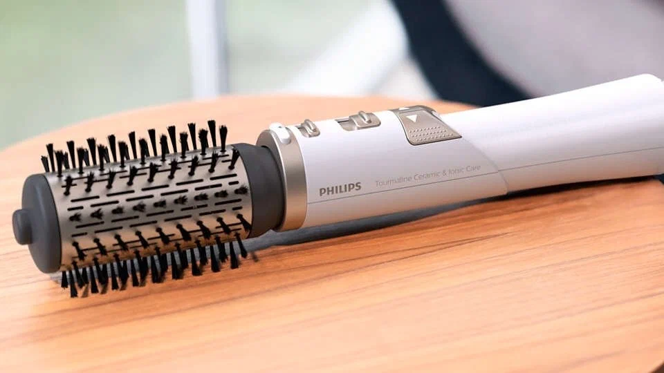 Фен-щетка Philips HP8664 Volumebrush, нежно-белый/серебряный